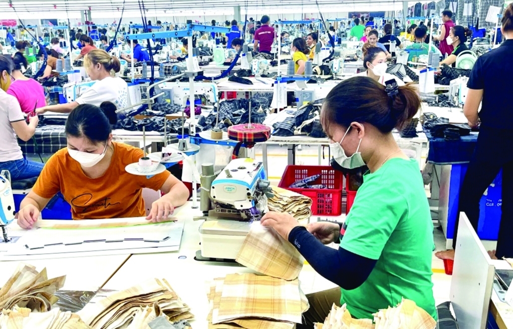 Co hẹp lợi nhuận khi tỷ giá và lãi suất leo cao
