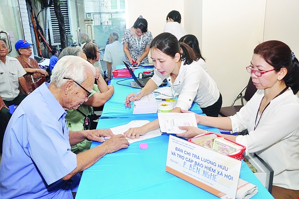 Bảo hiểm Xã hội Việt Nam triển khai nhiều giải pháp ứng phó kịp thời với bão lũ và dịch bệnh