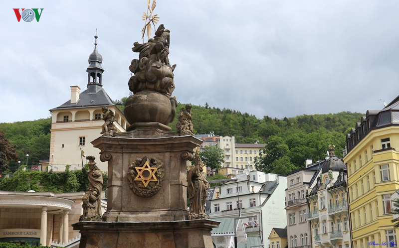 kham pha karlovy vary thanh pho nghi duong kieu diem giua long chau au