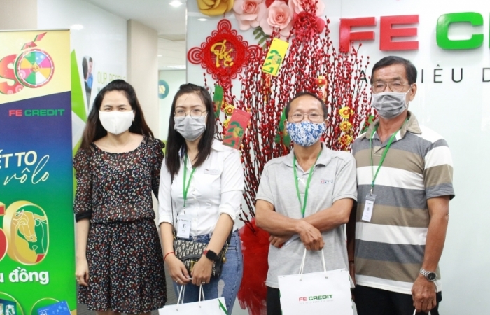 3 khách hàng trúng giải đặc biệt của FE CREDIT