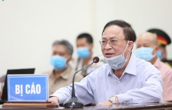 Đô đốc Nguyễn Văn Hiến hầu tòa, được ngồi khai báo vì lý do sức khỏe