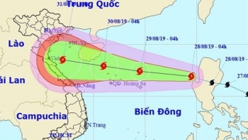 Trưa 30/8, bão Podul đi vào đất liền từ Thanh Hóa đến Quảng Bình