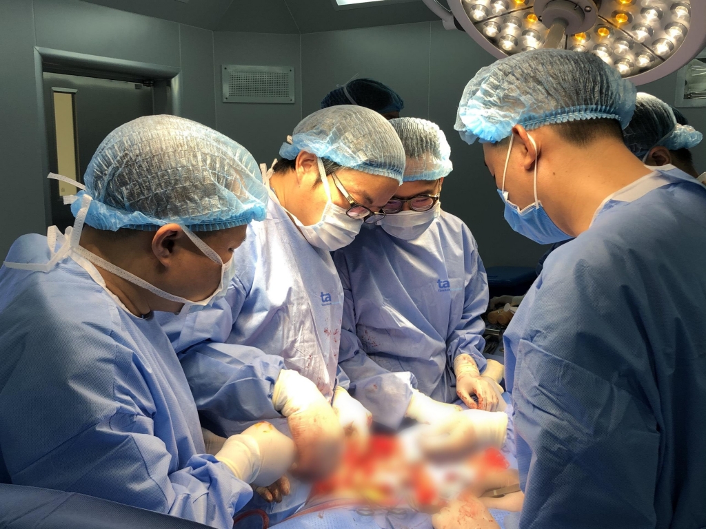 Bệnh nhân tàn phế, ung thư xương được hồi sinh nhờ phẫu thuật thay khớp, ghép xương nhân tạo công nghệ mới