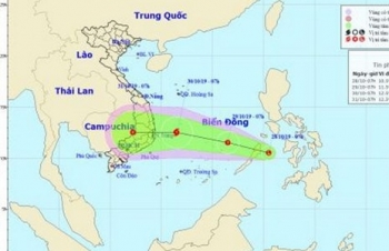 Vùng áp thấp gần Biển Đông có khả năng thành bão