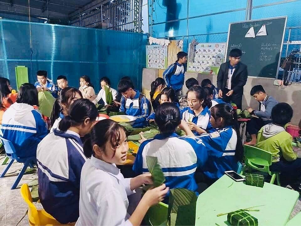 Ấm tình bà con vùng lũ Ấm tình bà con vùng lũ