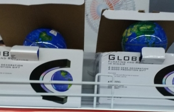 Phát hiện siêu thị U Mart bán đèn hình quả địa cầu có “đường lưỡi bò“