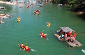 Chèo xuồng Kayak trên sông Quây Sơn