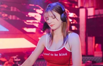 Nhan sắc như thiên thần của nữ DJ Ukraine ‘thả thính’ Đoàn Văn Hậu