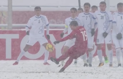 'Cầu vồng trong tuyết' của Quang Hải thắng tuyệt đối trong cuộc bình chọn của AFC