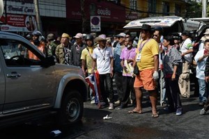 thai lan lai xay ra xa sung vao nguoi bieu tinh o bangkok