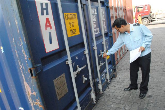 Áp dụng niêm phong hải quan điện tử: Giải pháp tạo thuận lợi thương mại