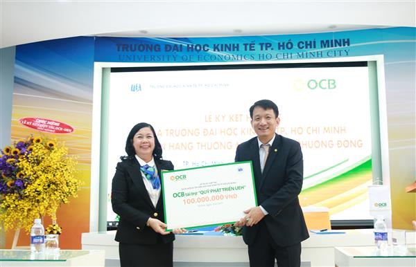 OCB tặng 100 triệu đồng cho Quỹ Phát triển UEH