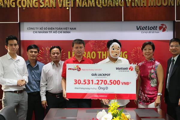 vietlott trao thuong giai jackpot hon 30 ty dong