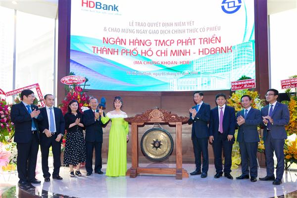 Cổ phiếu HDBank chính thức chào sàn HOSE