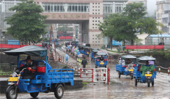 Sử dụng xe điện để chở hàng hóa tại Bắc Phong Sinh