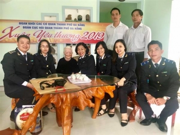 Cục Hải quan Đà Nẵng thăm và tặng quà các mẹ Việt Nam Anh hùng