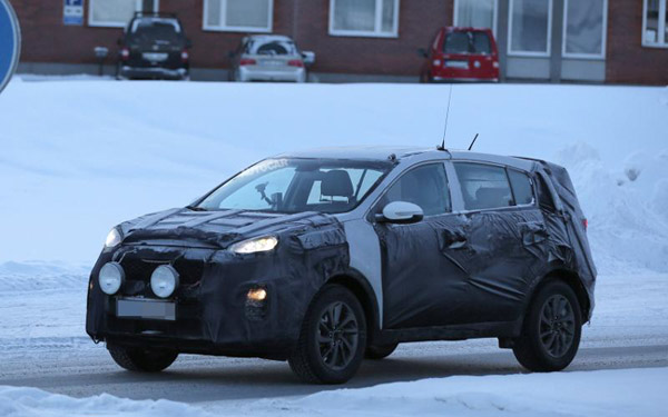 kia sportage 2016 lan dau lo anh chay thu