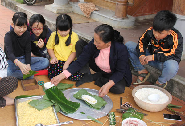 ngay tet di goi banh chung