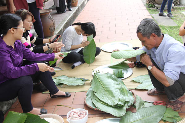 ngay tet di goi banh chung