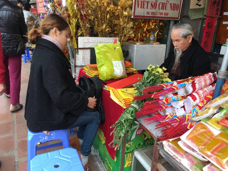 nguoi dan thu do no nuc di le chua dau nam