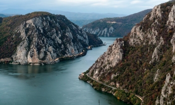 cung ngam ve dep hung vy song volga danube tren du thuyen