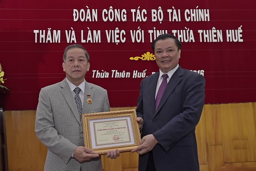 bo tai chinh lam viec voi tinh thua thien hue ve tinh hinh thuc hien nhiem vu tai chinh ngan sach