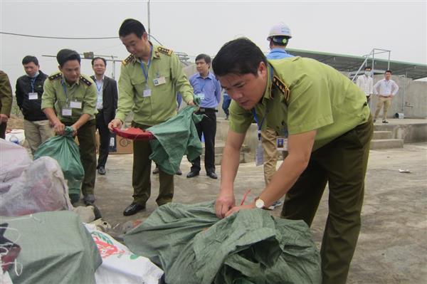 Hà Nội: Tiêu hủy hơn 12 tấn hàng hóa không rõ nguồn gốc