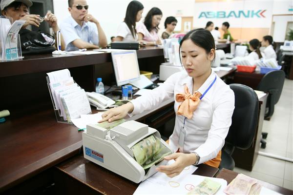 Lãi suất liên ngân hàng đảo chiều giảm trở lại