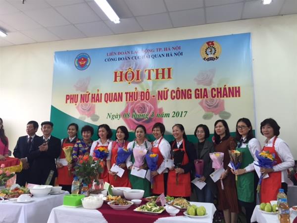 can bo nu hai quan ha noi thi tai tai ngay hoi nu cong gia chanh