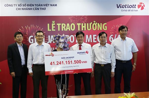 Đúng ngày 8/3, Vietlott trao giải Jackpot 41,2 tỷ đồng cho một khách hàng nữ