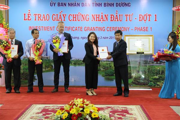 Bình Dương trao giấy phép cho 21 dự án đầu tư