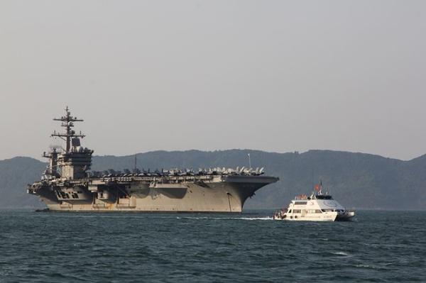 can canh kho vu khi 39khung39 tren tau san bay uss carl vinson o da nang