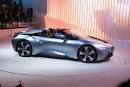 bmw i8 spyder concept dep thoi trang va tiet kiem nhien lieu