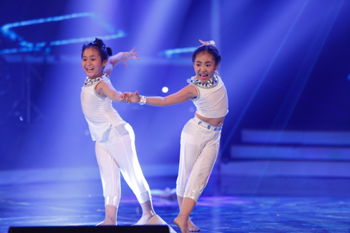 thi mau duc vinh oa khoc khi gianh ngoi quan quan got talent