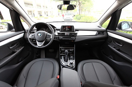 bmw series 2 active tourer moi gia tren 13 ty dong