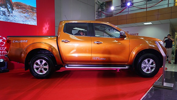 Nissan NP300 Navara số tự động có giá 649 triệu đồng