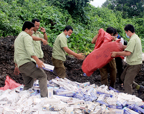 hau giang bat gan 2400 bao thuoc la nhap lau