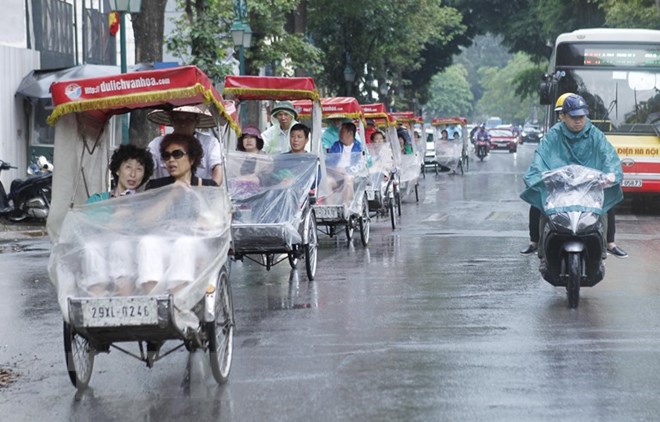 Bắc Bộ sáng và đêm có mưa rào, Tây Nguyên đề phòng tố lốc và gió giật