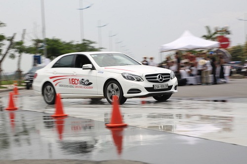 co hoi cam lai 18 xe sang cua mercedes benz tai ha noi