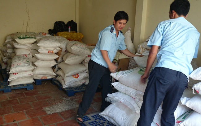 hai quan dong thap bat giu gan 40 tan duong lau