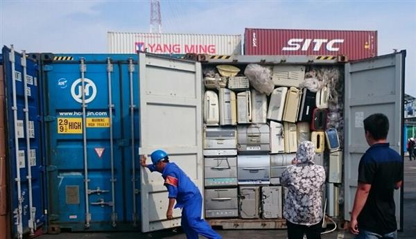 hang tram may moc cam nhap khau chua trong container