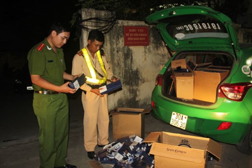 phat hien taxi van chuyen thuoc la khong ro nguon goc