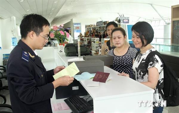 mang theo 35000 usd khi xuat canh thu tuc ra sao