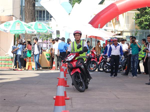 Ngày hội “Sinh viên với văn hóa giao thông”