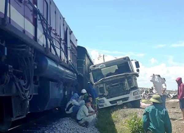 5 vụ tai nạn đường sắt liên tiếp: Không thể đổ lỗi cho khách quan!