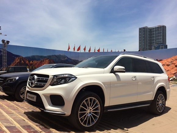 man nhan voi dan xe khung tai mercedes benz fascination