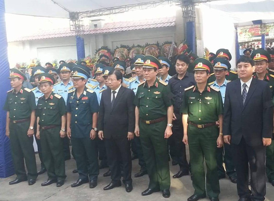 rat dong nguoi den dua tien dai ta phi cong tran quang khai