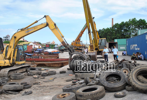 Không nên tái xuất lốp ô tô cũ qua lối mở Nà Lạn, Cao Bằng