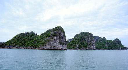 dao ngoc vung thuan khiet yen binh giua bien xanh