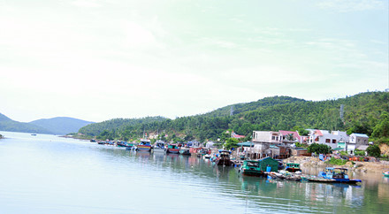 dao ngoc vung thuan khiet yen binh giua bien xanh